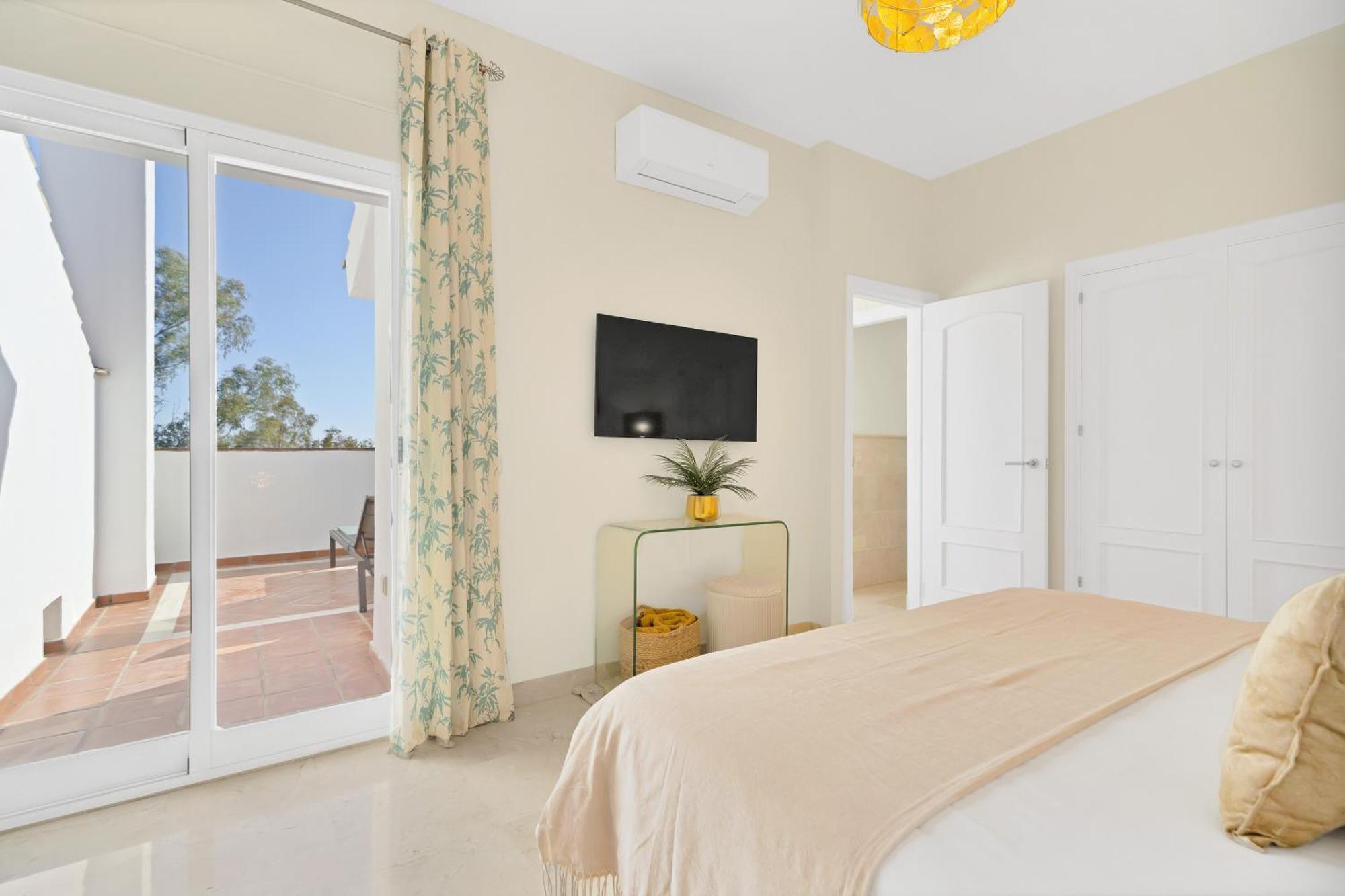 Luxury Penthouse With Sea Views In Marbella Golden Mile, Puente Romano Area Exterior photo
